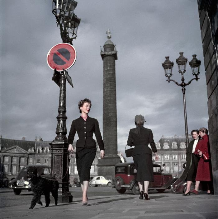 FRANCE. Paris. Vendome Square (Place Vendôme). A Dior model, wearing a "New Look" long skirt. 1948 © Robert Capa/International Center of Photography/Magnum